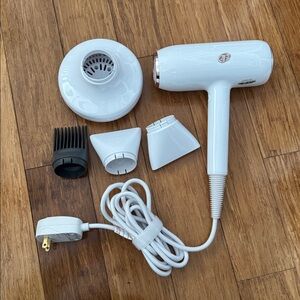 T3 Featherweight StyleMax Hair Dryer with Attachments